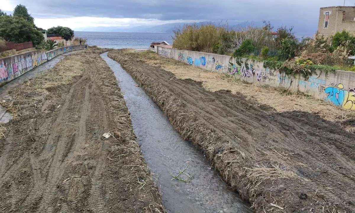 Reggio, ripulita foce del torrente Annunziata nell’area del nuovo waterfront