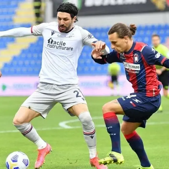 Serie A, harakiri Crotone: sopra di due gol si fa rimontare dal Bologna e perde 3-2