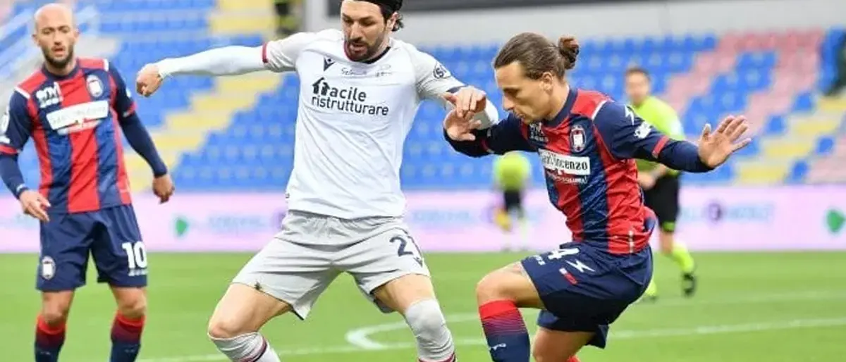 Serie A, harakiri Crotone: sopra di due gol si fa rimontare dal Bologna e perde 3-2
