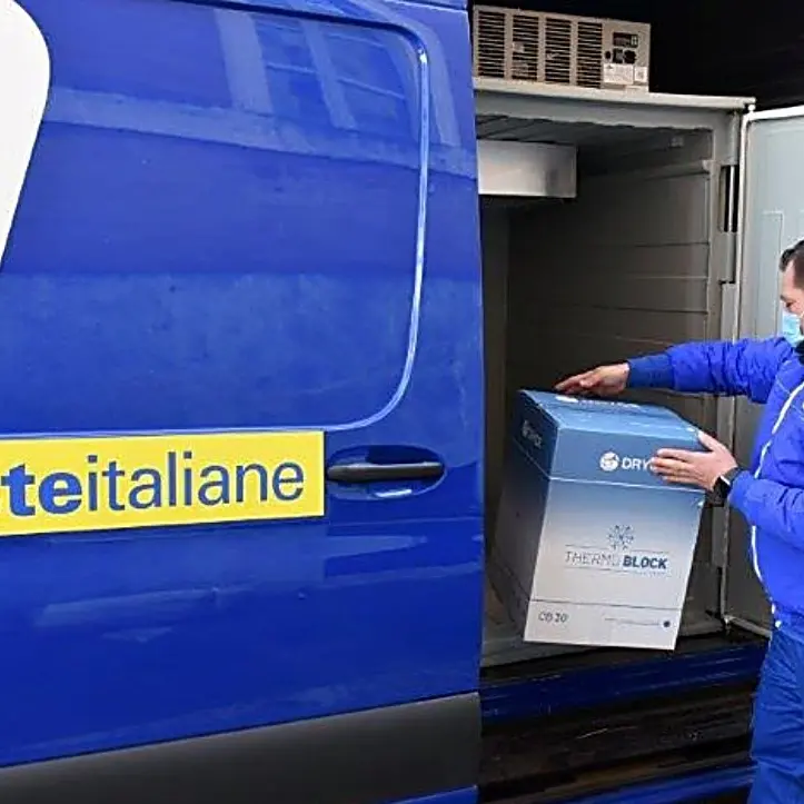 Giunte in Calabria 7800 dosi di vaccino Moderna: al via la distribuzione nei territori