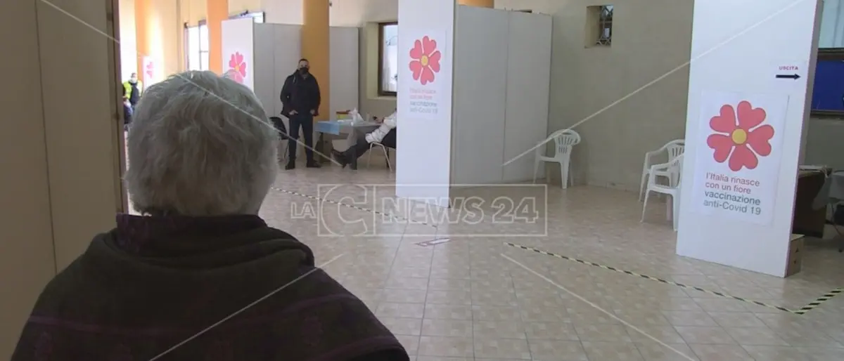 In Calabria il piano vaccini non decolla, migliaia di over 80 aspettano ancora la prima dose
