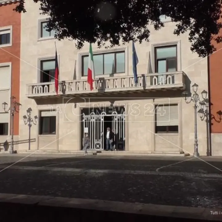 Crotone, offese in commissione: la Giunta striglia Meo, lui minaccia querele