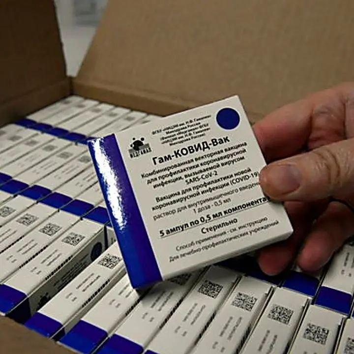 Vaccini, il commissario europeo Breton: «Immunità di gregge per luglio. Sputnik non serve all’Ue»