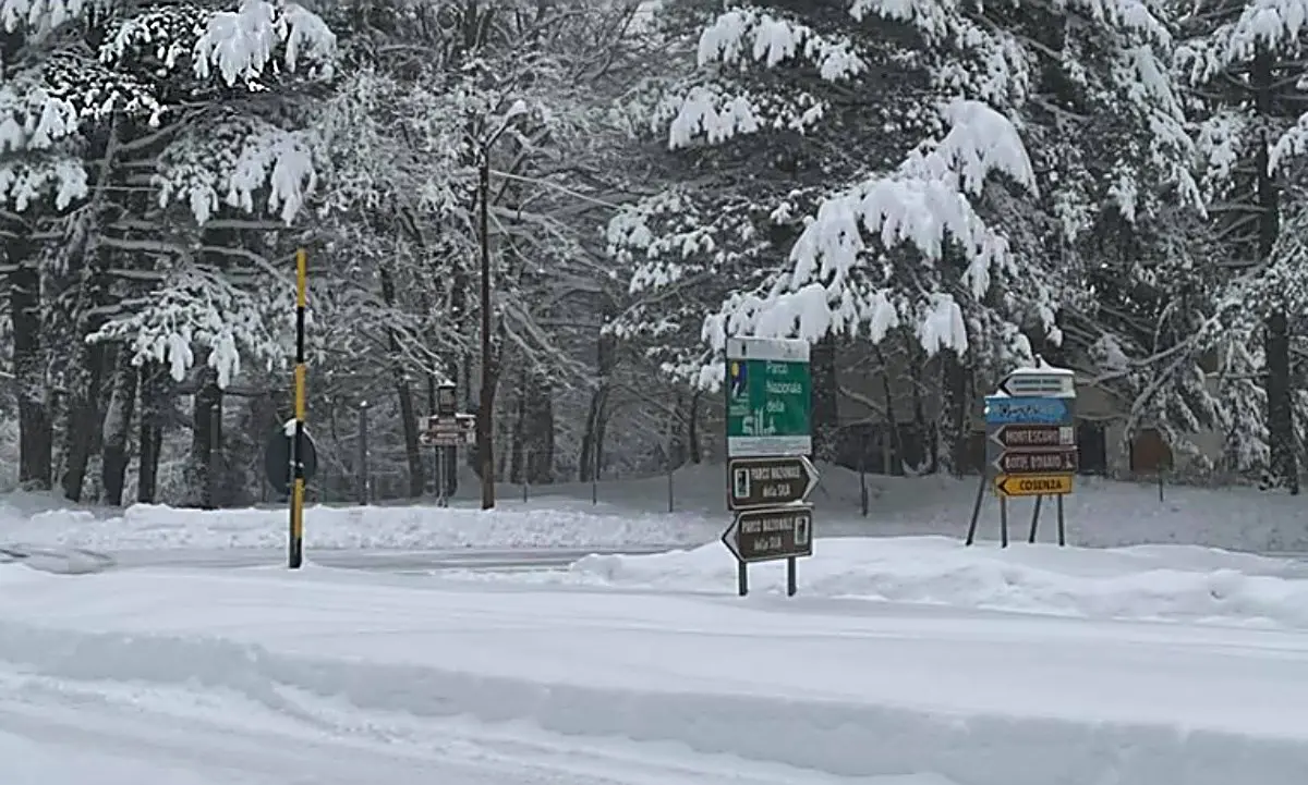 Ancora neve in Calabria, fiocchi sull’A2 e nell’area delle Serre