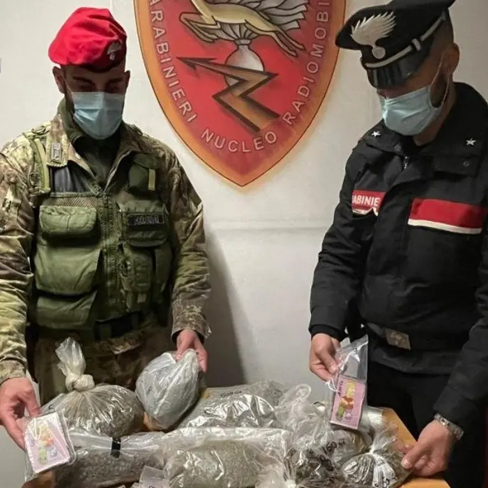Cetraro, spacciava hashish e marijuana da domiciliari: arrestato 55enne