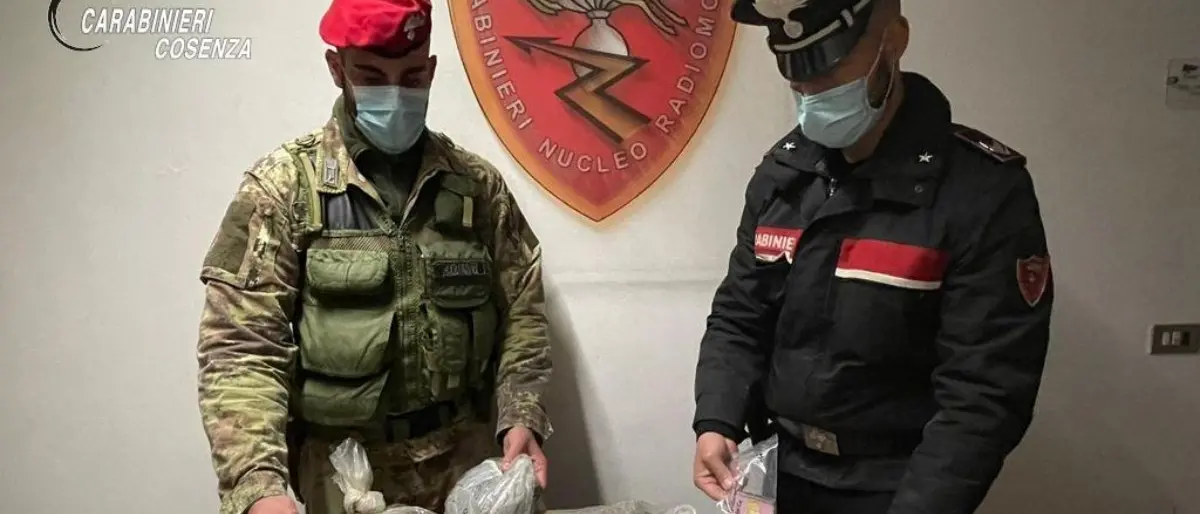 Cetraro, spacciava hashish e marijuana da domiciliari: arrestato 55enne