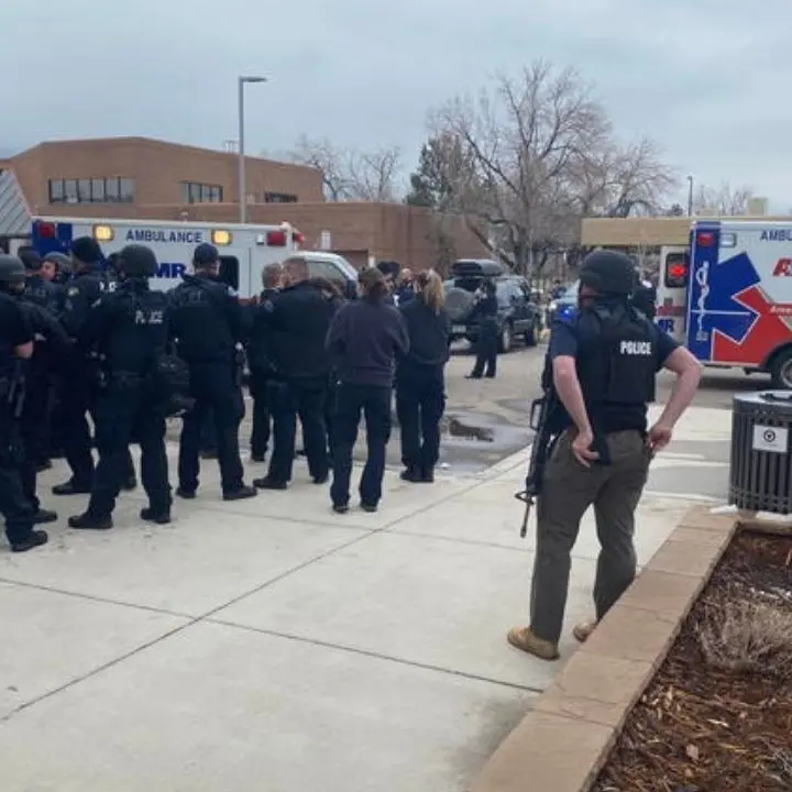 Usa, sparatoria in un supermercato in Colorado: morte dieci persone