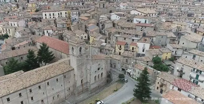 Covid, variante inglese a San Giovanni in Fiore: la sindaca chiude i confini