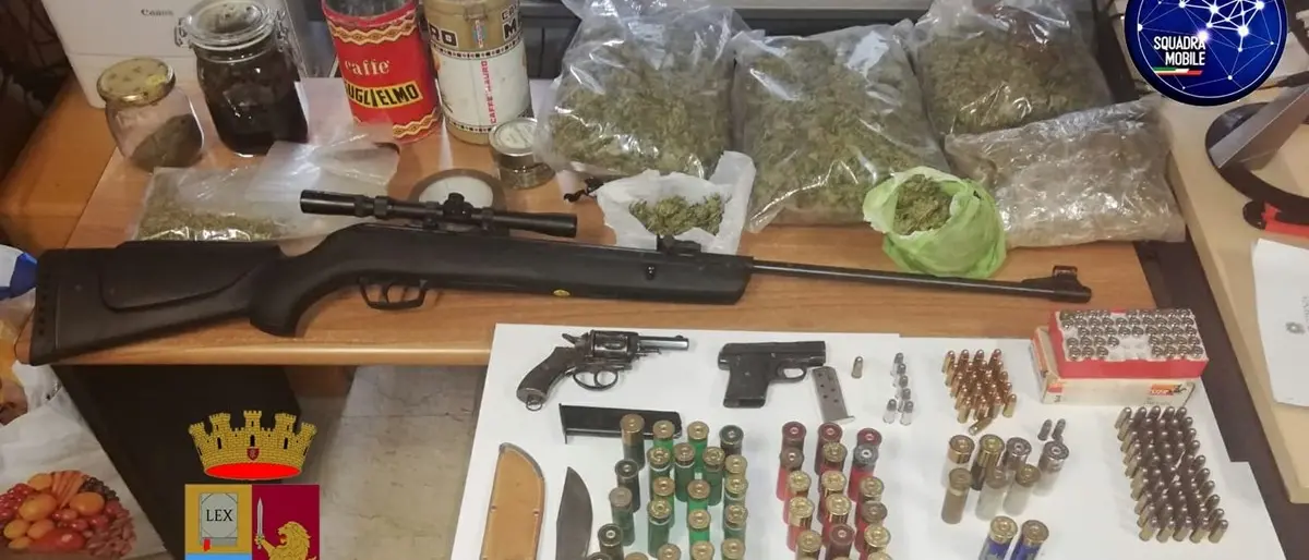 Bisignano, oltre due chili di marijuana e armi in casa: arrestato 38enne