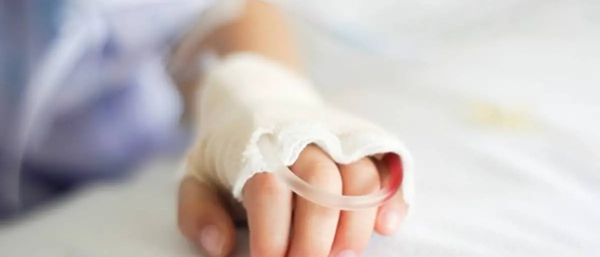 Mamma medico dona parte di fegato alla figlia malata e la salva