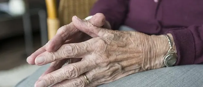 Palmi, madre e figlia raggirano la nonna e le svuotano il conto rubandole oltre 60mila euro