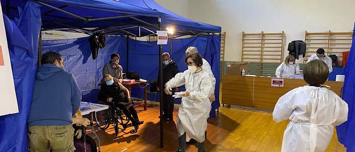 Vaccini, a Cetraro 400 anziani in attesa del richiamo: «Nessuno ci risponde»