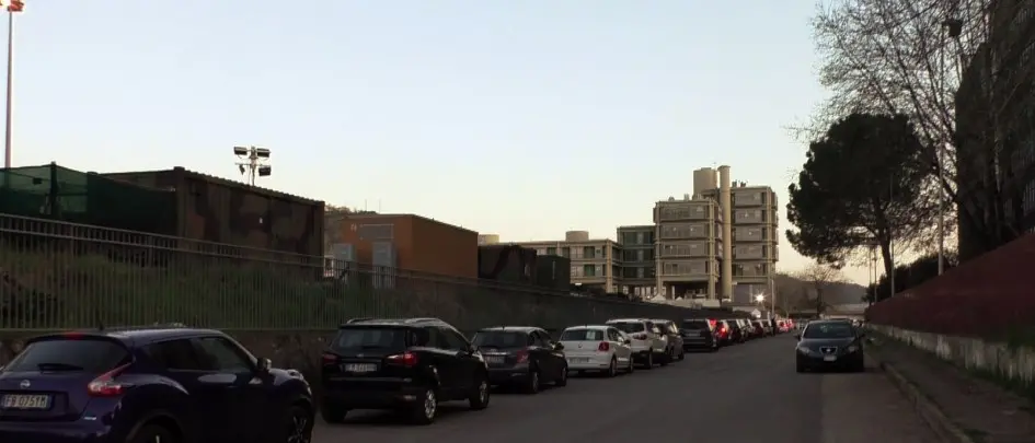 Tamponi e vaccini, a Cosenza e Rende ore di attesa in auto e file chilometriche