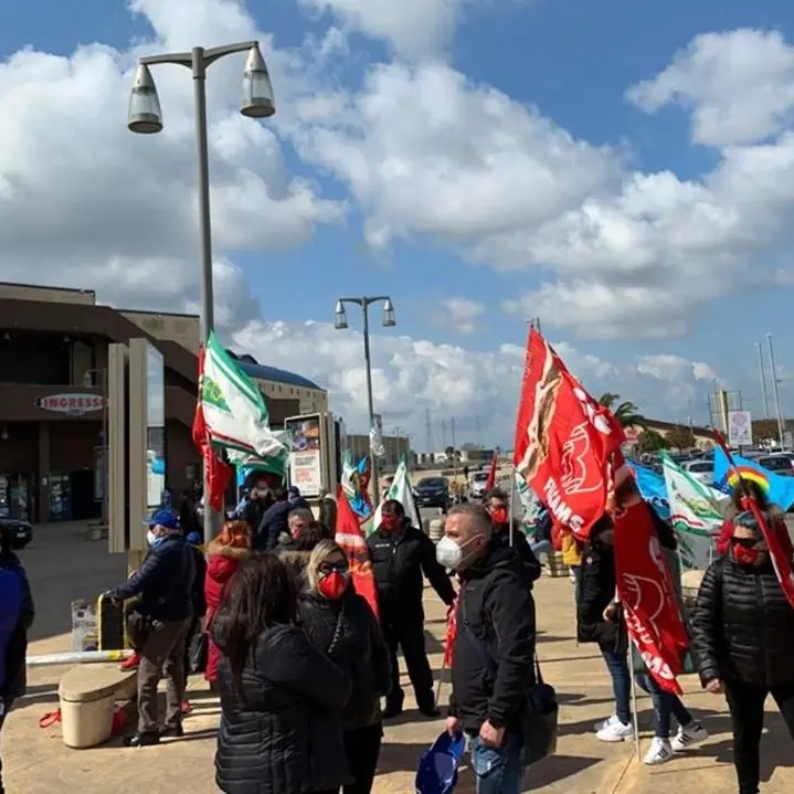Lavoratori Carrefour, si va verso la cassa integrazione e il passaggio ad altra azienda