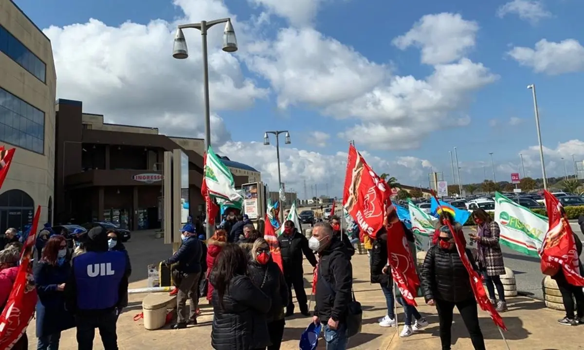 Lavoratori Carrefour, si va verso la cassa integrazione e il passaggio ad altra azienda