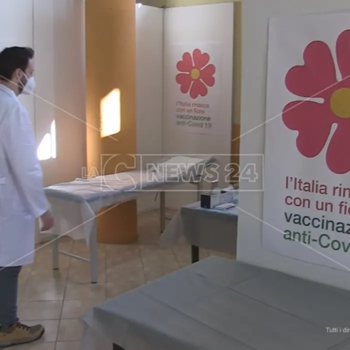 Vaccini obbligatori per i sanitari a contatto con i pazienti, l’ipotesi al vaglio del governo