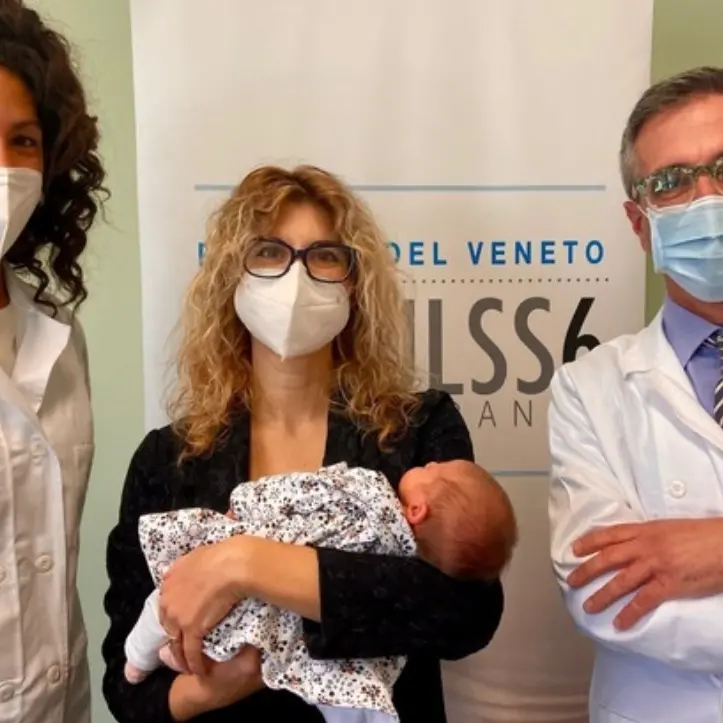 Covid, nate due bimbe con anticorpi: le mamme erano state vaccinate in gravidanza