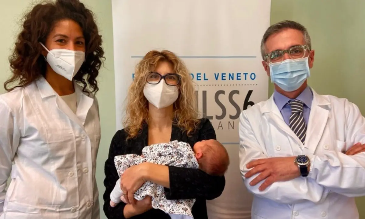 Covid, nate due bimbe con anticorpi: le mamme erano state vaccinate in gravidanza