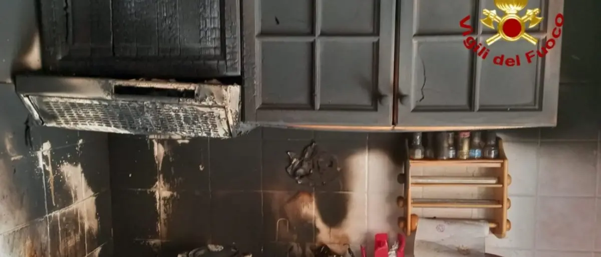 Incendio in abitazione a Catanzaro: i vigili del fuoco salvano 90enne