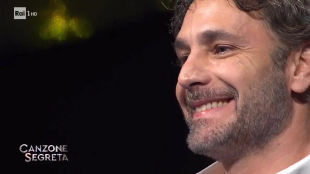 “Canzone segreta”, Raoul Bova travolto dalle emozioni ricordando la sua Roccella