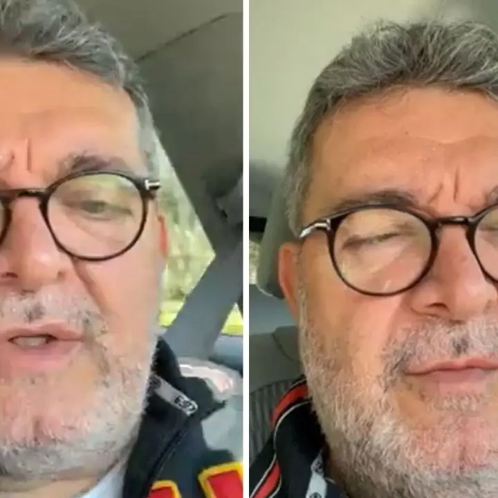 Spirlì in auto senza cintura e in diretta facebook: bastona tutti e poi cancella il video