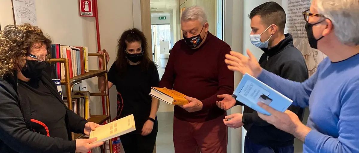 Crotone, Gerardo Sacco e MutaMenti inaugurano la prima biblioteca aziendale