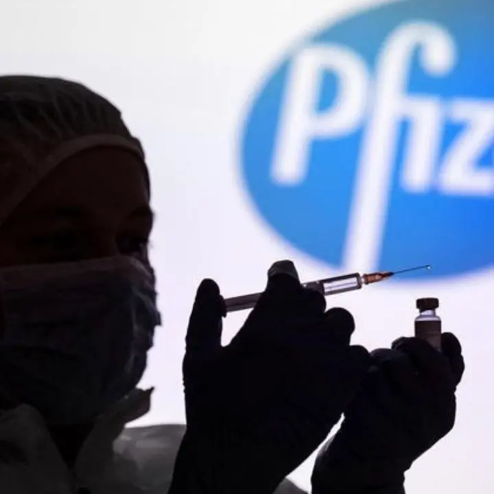 Gom di Reggio, domani 600 vaccinazioni Pfizer: dosi anche a chi non è paziente dell’ospedale