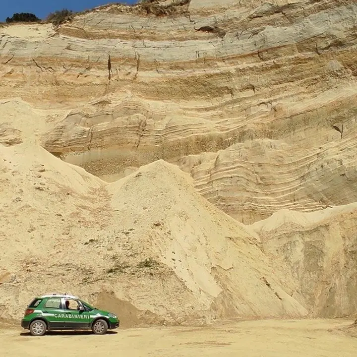 Sequestrate due cave abusive nel Cosentino, denunciati due amministratori pubblici