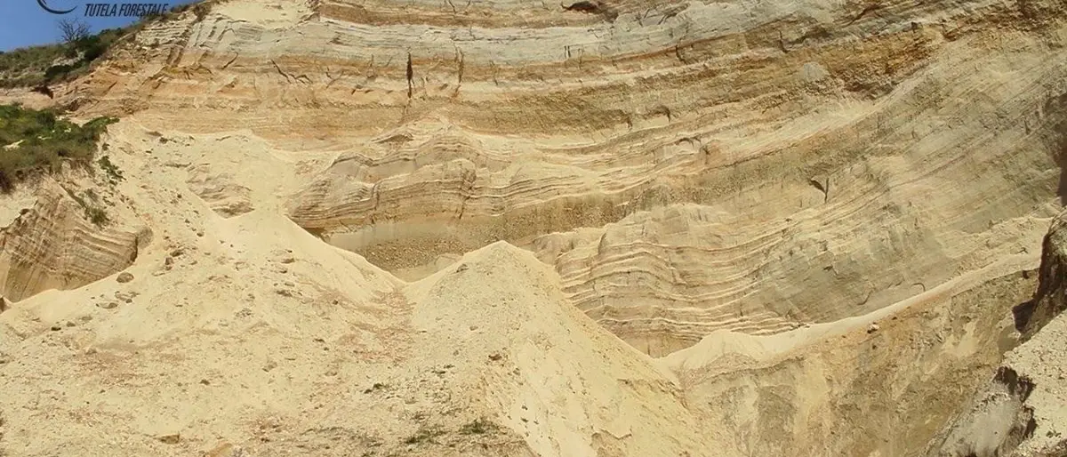 Sequestrate due cave abusive nel Cosentino, denunciati due amministratori pubblici