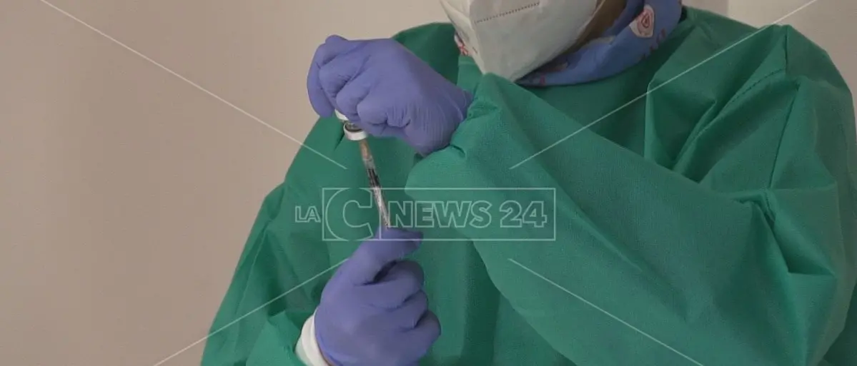 Le vaccinazioni a Dipignano diventano un caso nazionale, nessun over 80 ha ricevuto la dose