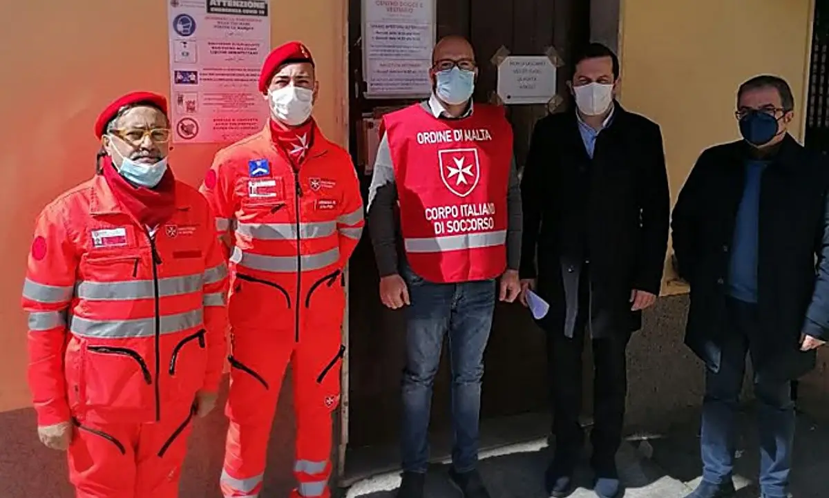 La solidarietà non si ferma, a Lamezia donate colombe pasquali alle persone in difficoltà