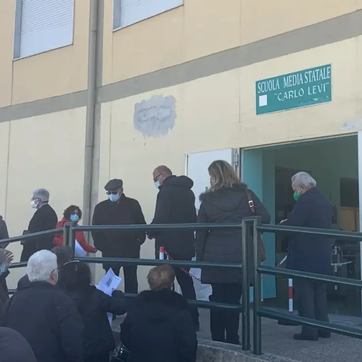 Vaccini nel Cosentino, i sindaci a Speranza: «Arriva la metà delle dosi attese. S'intervenga»