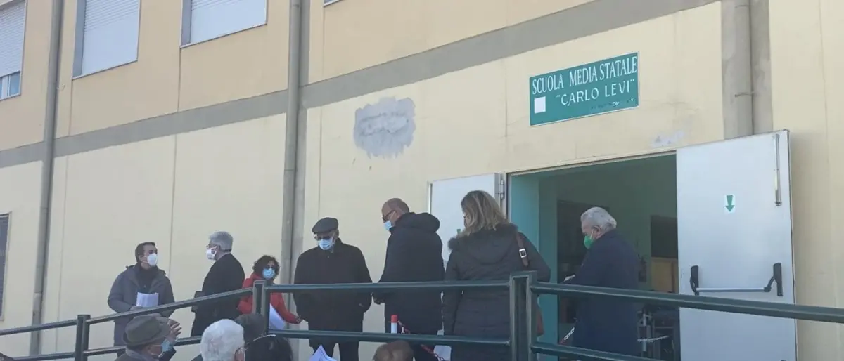 Vaccini nel Cosentino, i sindaci a Speranza: «Arriva la metà delle dosi attese. S'intervenga»