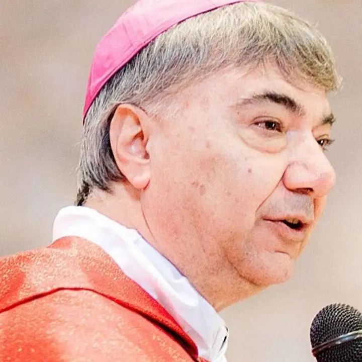 Napoli, quadri donati dal boss alla chiesa: l'arcivescovo Battaglia li fa rimuovere