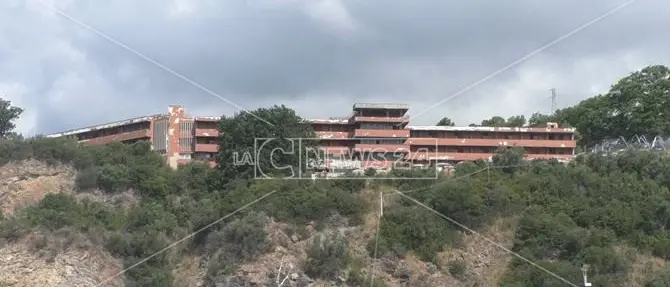 Covid, nel Cosentino reparti pieni: l’Asp corre ai ripari e attiva 12 nuovi posti letto