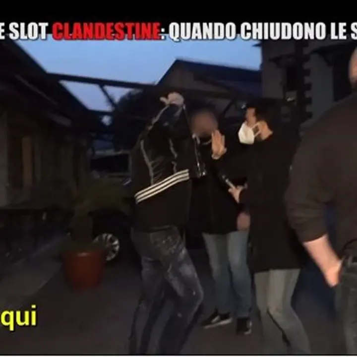 Le Iene, il giornalista calabrese Antonino Monteleone aggredito a Napoli