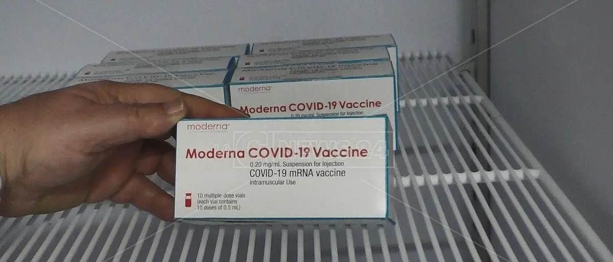 Vaccini Covid, 500mila dosi di Moderna in distribuzione alle Regioni