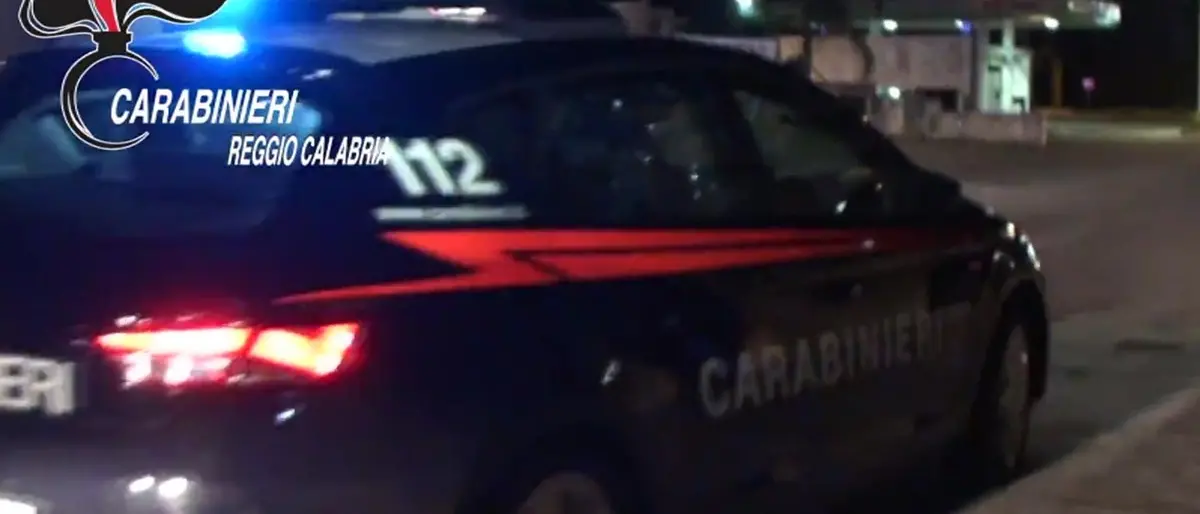 Gioia Tauro, litiga con la moglie e tira un pugno a un carabiniere: arrestato