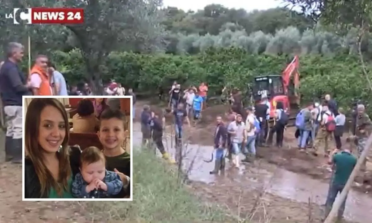 Alluvione Lamezia, Stefania e i suoi bimbi uccisi da un'onda anomala causata da «negligenza e imperizia»