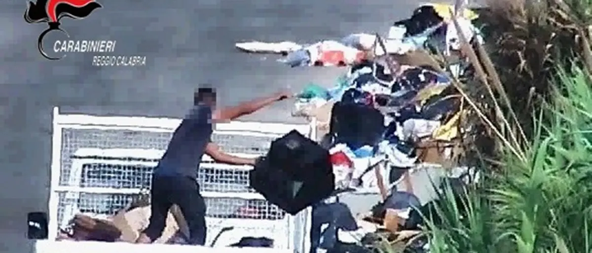 Smaltimento illecito di rifiuti a Gioia Tauro: 5 persone arrestate e 90 denunciate