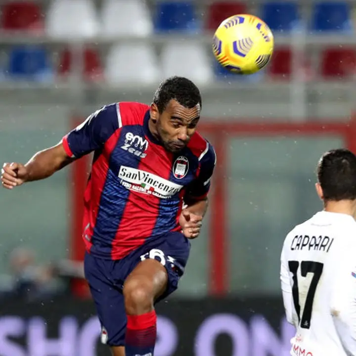 Crotone Calcio, Djidji carica il gruppo in vista del Napoli: «Non dobbiamo avere paura»