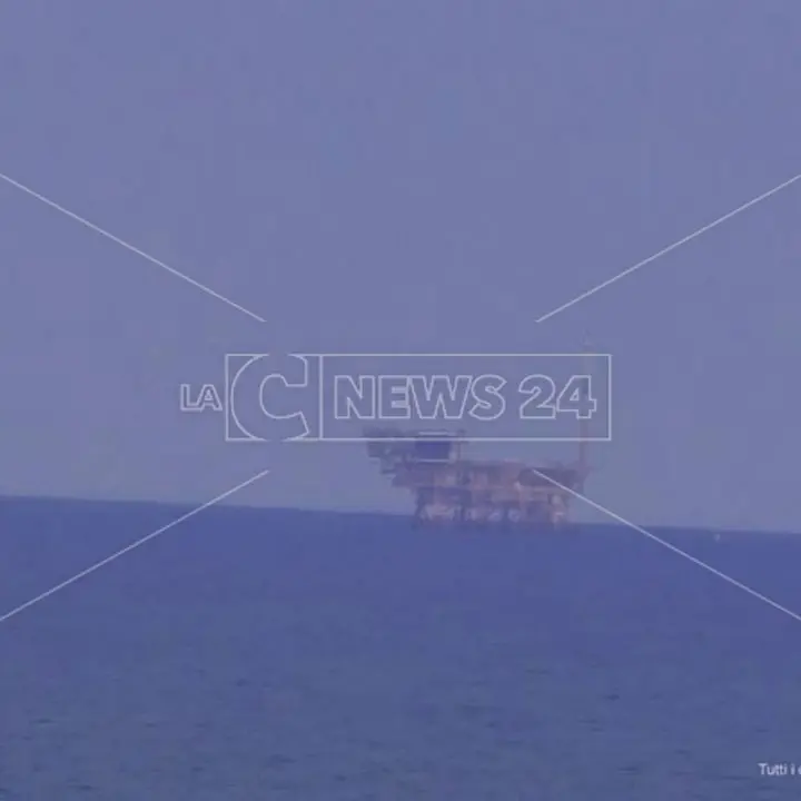 Crotone, Eni fa ricorso per accertamento Imu su piattaforme in mare: il Comune si difende