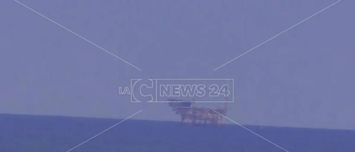 Crotone, Eni fa ricorso per accertamento Imu su piattaforme in mare: il Comune si difende