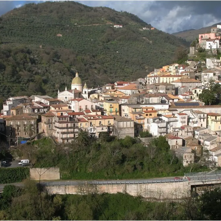 Covid, a Nocera Terinese vietato l'accesso nella chiesa dell'Annunziata