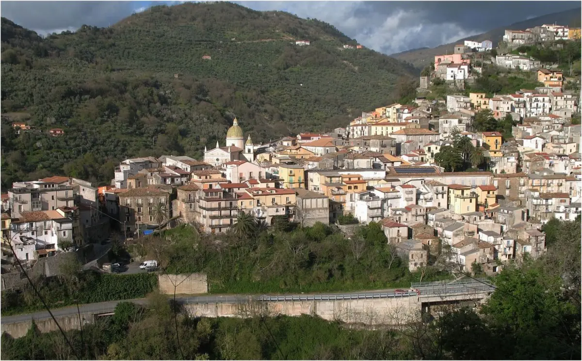 Covid, a Nocera Terinese vietato l'accesso nella chiesa dell'Annunziata