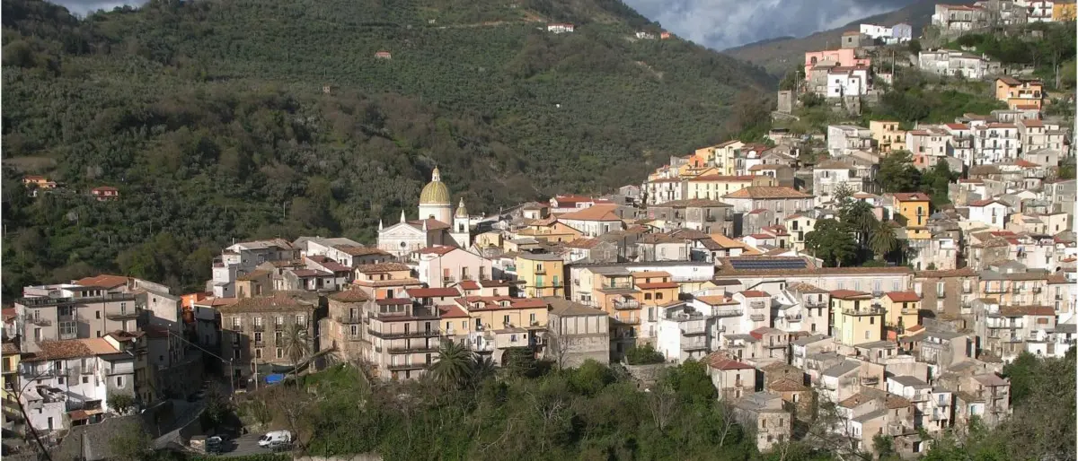 Covid, a Nocera Terinese vietato l'accesso nella chiesa dell'Annunziata