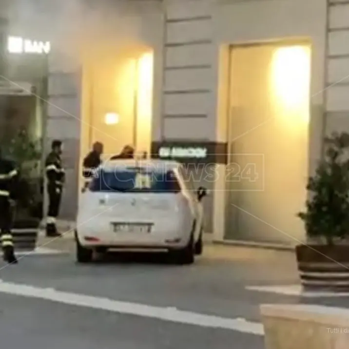 Cosenza, allarme incendio in centro ma era un antifurto