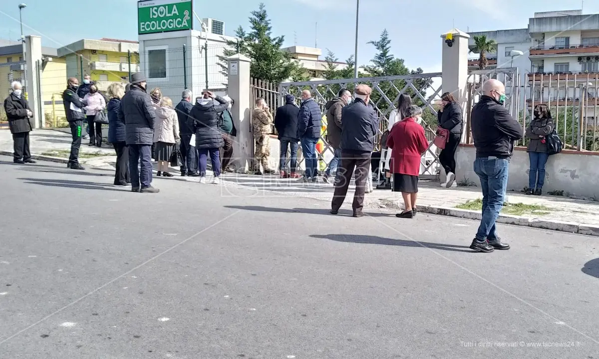 Vaccini, a Crotone anziani convocati per il richiamo ma non risultano prenotati