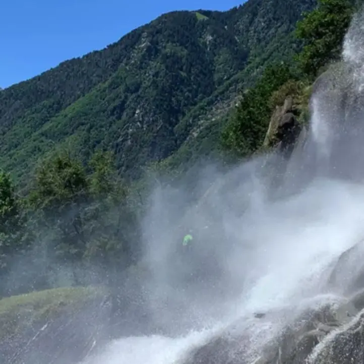 Valchiavenna, scivola e precipita in una cascata: muore una 42enne di Polistena