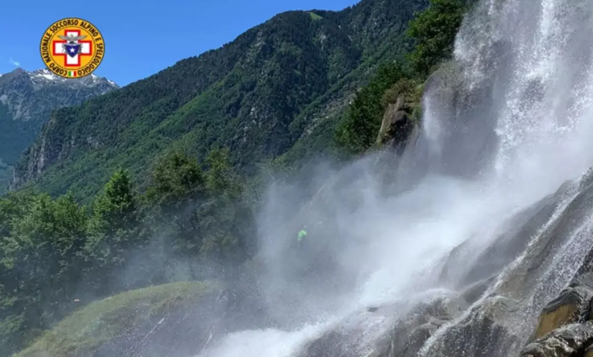 Valchiavenna, scivola e precipita in una cascata: muore una 42enne di Polistena